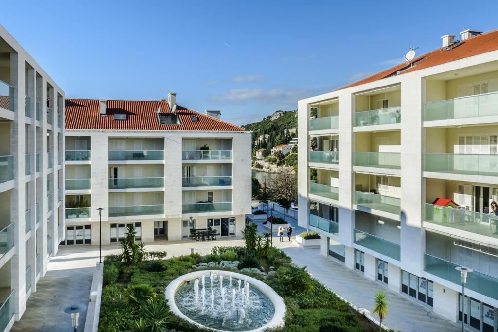 Apartma Nav *